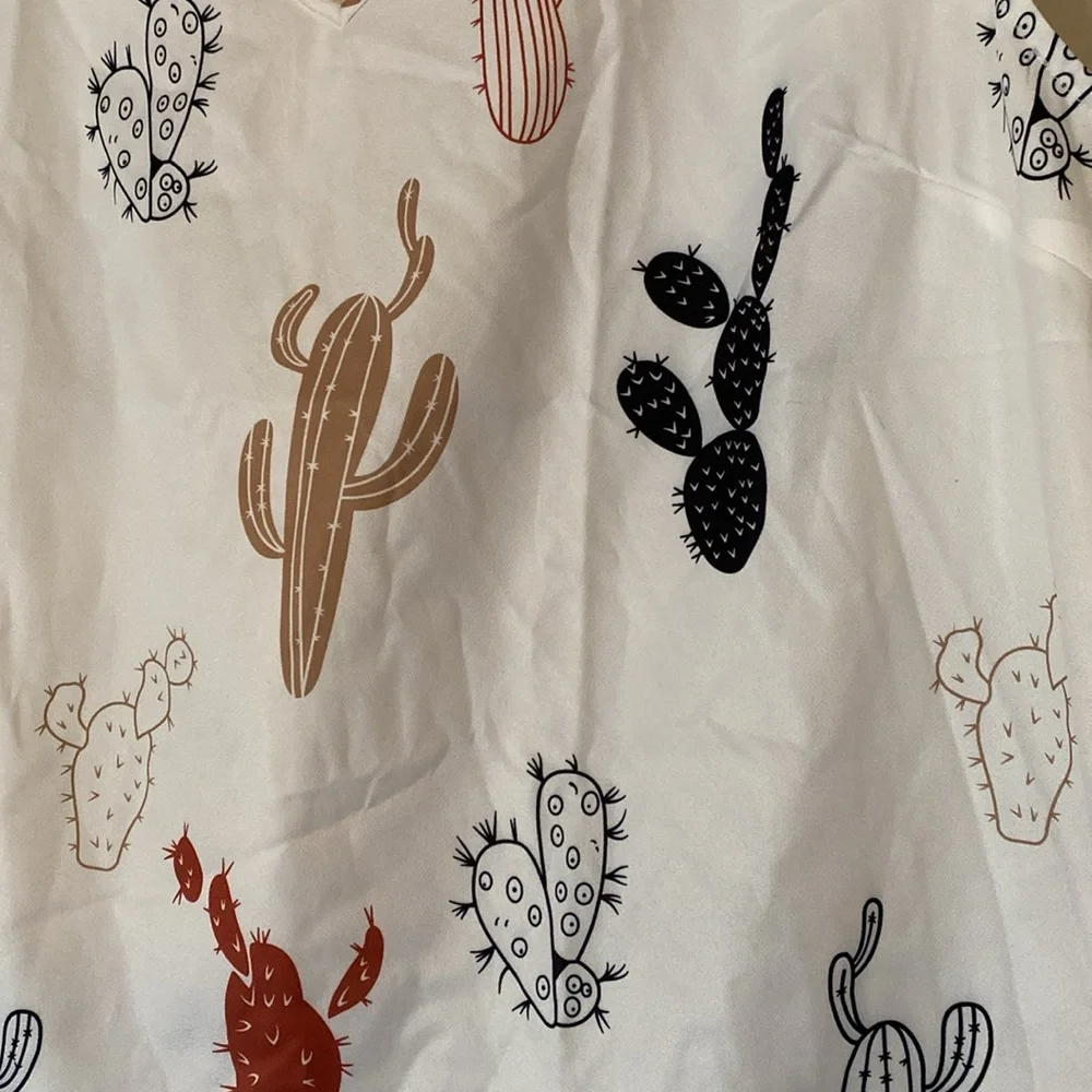 SHEIN curve, 1XL, cactus top with flutter sleeves - Picture 2 of 5